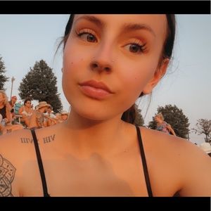 Meet your Posher, Danielle